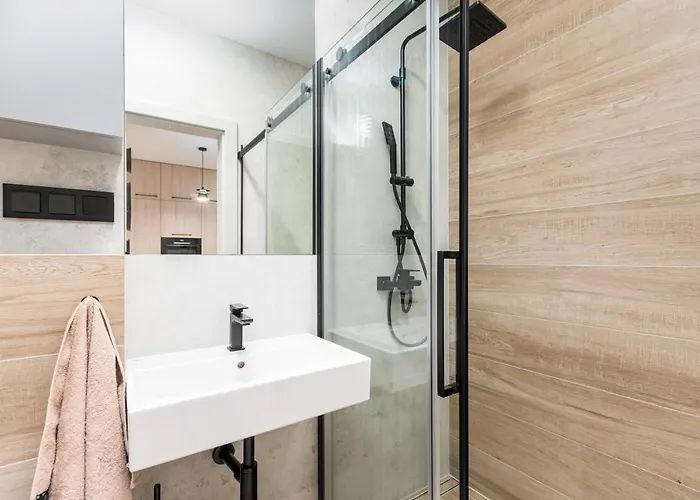 Bg Premium Mennica شقة *